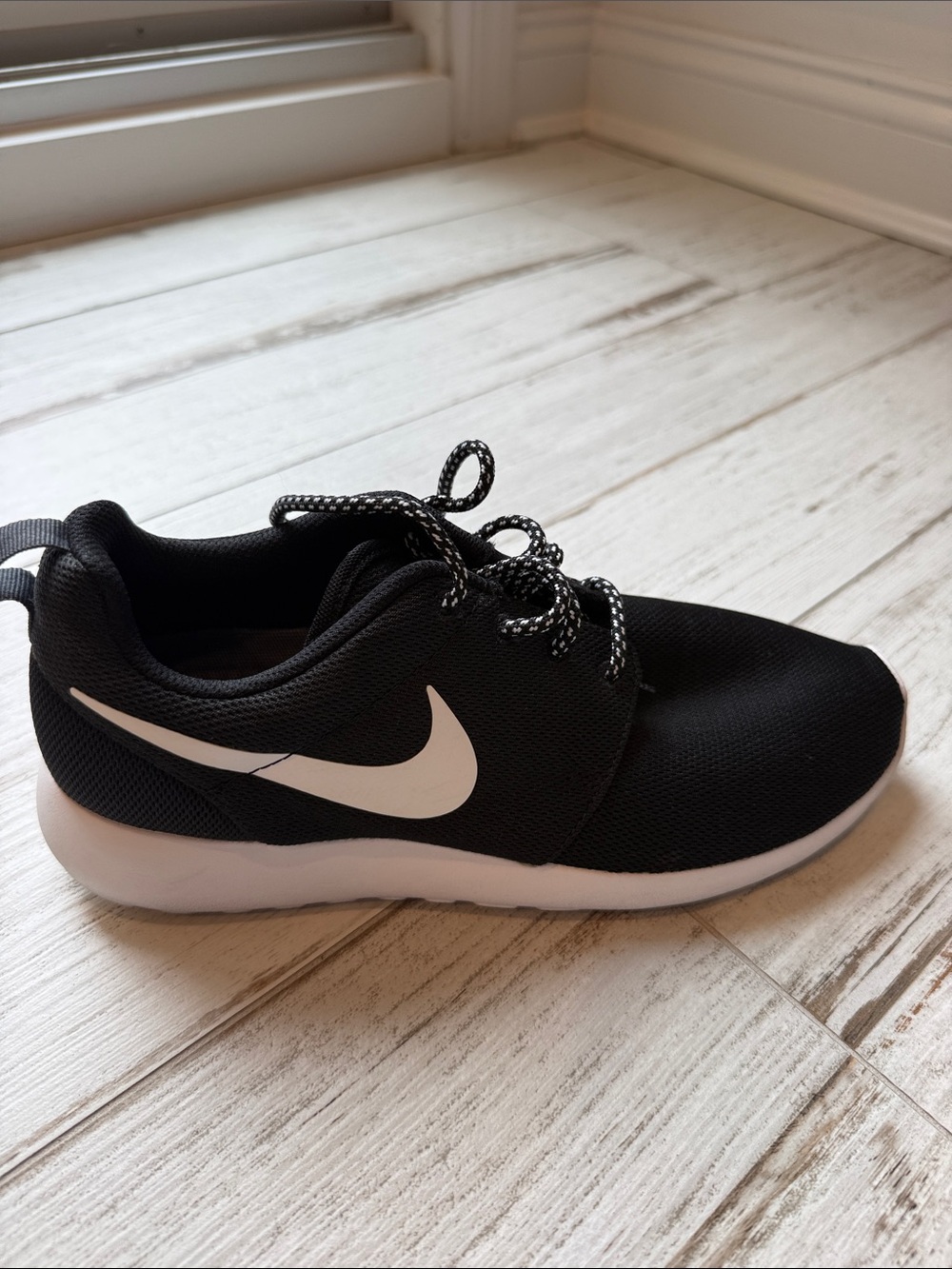 Nike women’s  Black Athletic Sneakers